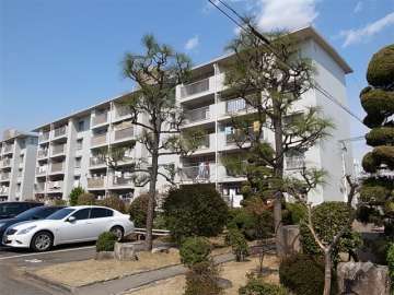 東仁川団地1号棟の外観（南東側から）