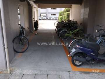 屋内に設けられた駐輪場