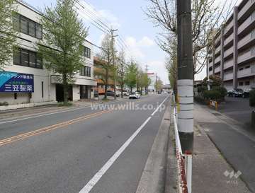 北側前面道路(西側から)