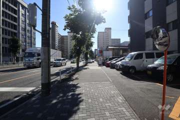 敷地南東側の前面道路
