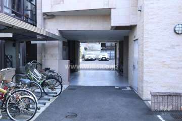 駐車場出入り口