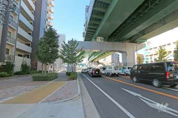 敷地北側の前面道路（東側から）