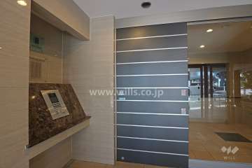 エントランスはオートロック付きです。