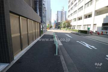 敷地の北側前面道路（東側から）