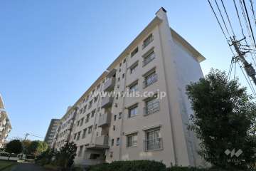 西一団地１３号棟の外観（北側から）