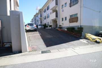 駐車場の出入口