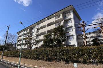 藤の木団地9号棟の外観（南東側から）