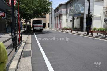 敷地東側の前面道路（南側から）