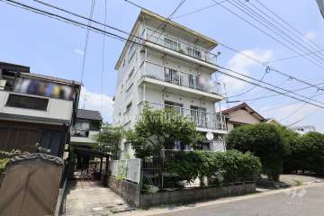 スカイル名東の外観（南西側から）