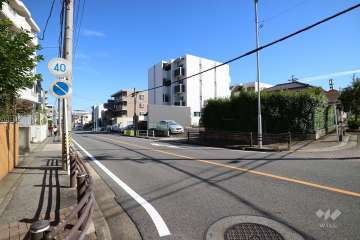 敷地南側の前面道路
