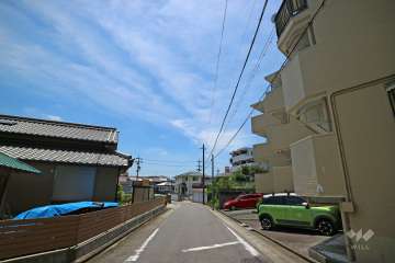 敷地の東側前面道路