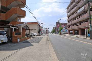 敷地北側の前面道路（東側から）