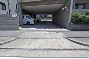 駐車場出入り口