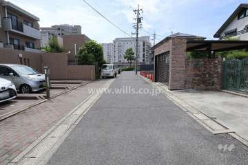 敷地北側の前面道路（東側から）
