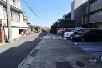 敷地北側の前面道路