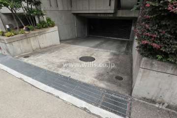 駐車場出入り口