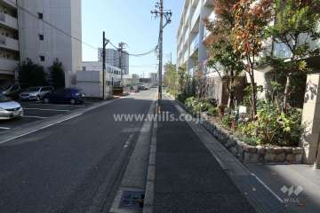 敷地南側の前面道路