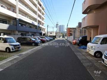 敷地南側の前面道路