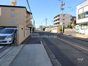 敷地北側の前面道路