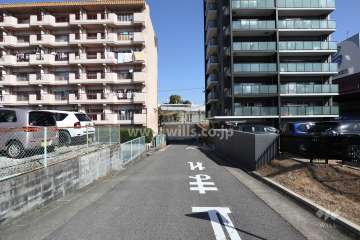 敷地北側の前面道路
