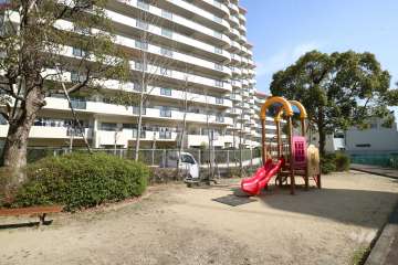 敷地南側にある『南ひばりが丘公園』