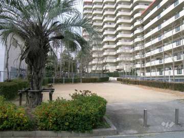 敷地南側にある公園