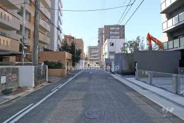 敷地北側の前面道路（東側から）