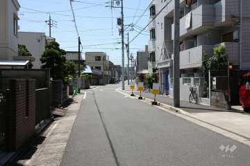 敷地東側の前面道路