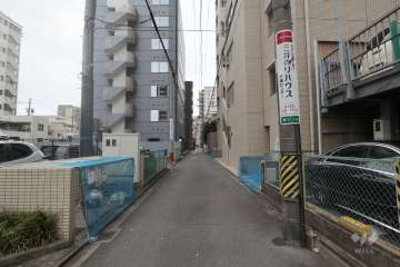敷地北側の前面道路