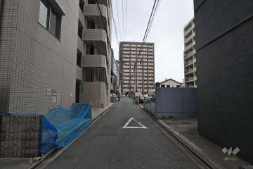 敷地北側の前面道路