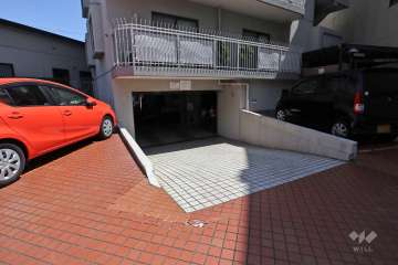 駐車場出入り口