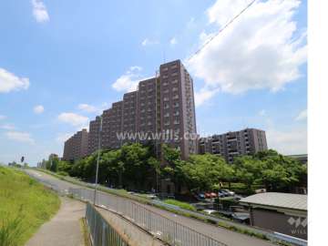 矢田川の河川敷から見た矢田川パークハウスの遠景