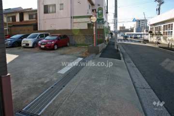 駐車場出入り口