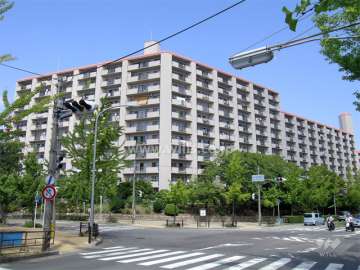 南西側から見た桃山台グランドマンションＤ-3棟（南西側から）