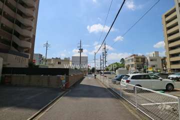 敷地北側の前面道路（東側から）