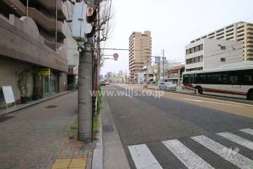 敷地北側の前面道路（東側から）