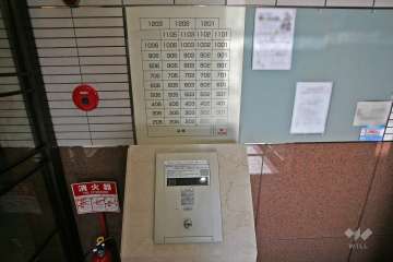 オートロックと案内板