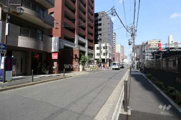 敷地南側の前面道路