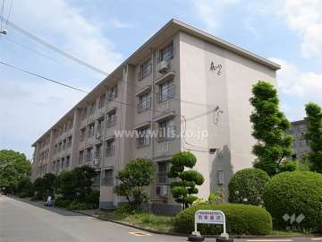 府公社新千里北町団地A-2棟の外観（北西側から）