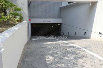 駐車場出入り口（リングシャッター付き）