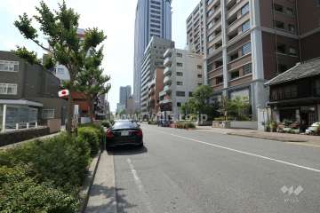 敷地南側の前面道路