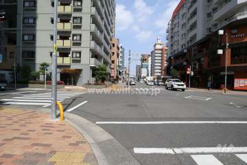 敷地南側の前面道路