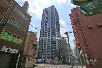 シティタワー名古屋久屋大通公園の遠景。周辺は住宅の他、店舗や事務所などが混在する街です。