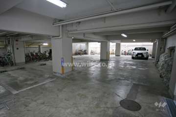 建物1階にある敷地内駐車場