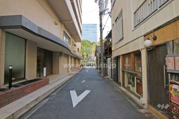 敷地北側の前面道路（東側から）