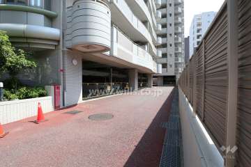 駐車場出入り口