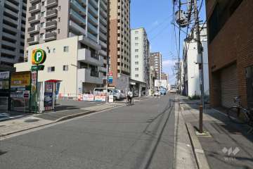 敷地南側の前面道路
