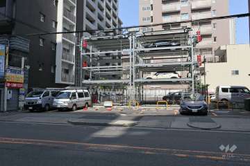 敷地西側の前面道路