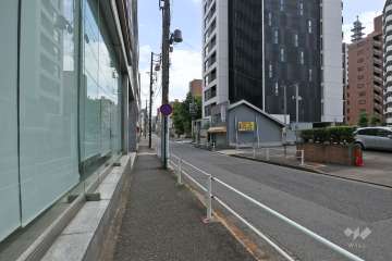 敷地東側の前面道路