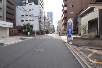 敷地南側の前面道路（東側から）